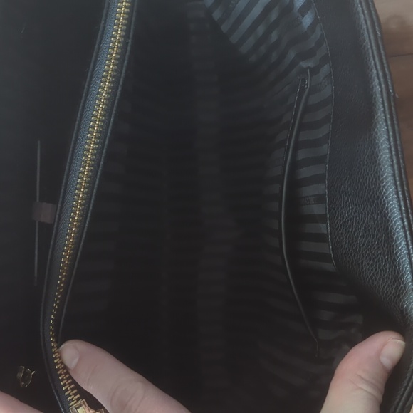 Victoria's Secret Pocketbook - Picture 6 of 13